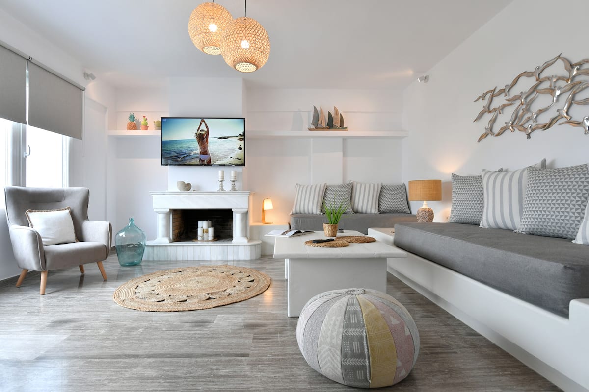 Deluxe Apartment, 3 Bedrooms, Hot Tub, Partial Sea View (Seasonal Hot tub opened May-October) | Living area | 32-inch Smart TV with cable channels, TV