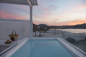 Apartamento Deluxe, 3 habitaciones, bañera de hidromasaje (Seasonal Hot tub opened May-October) | Vistas al mar