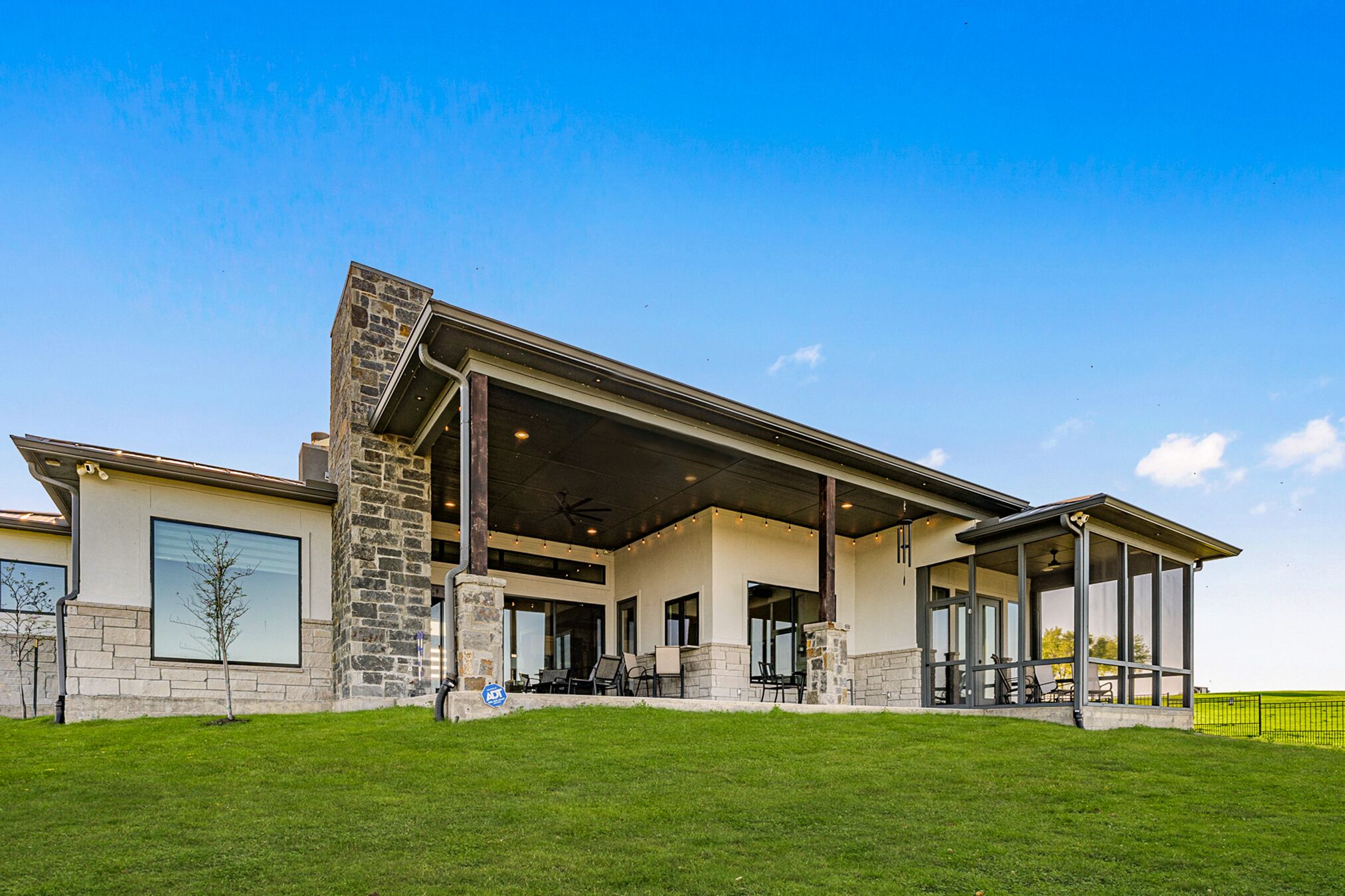 Exterior - Lake views only 45 mins from Dallas (Kemp)