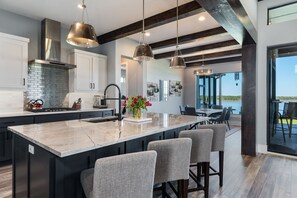 Private kitchen - Lake views only 45 mins from Dallas (Kemp)