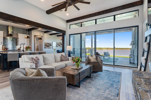 Living area - Lake views only 45 mins from Dallas (Kemp)