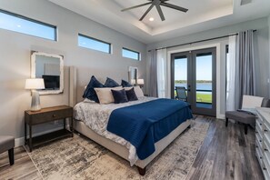 3 bedrooms, iron/ironing board, WiFi, bed sheets - Lake views only 45 mins from Dallas (Kemp)