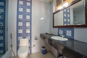 Artículos de higiene personal gratuitos, zapatillas y toallas