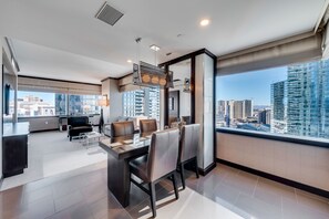 Interior - Vdara Panoramic 1BR Suite by Jet Luxury (Las Vegas)