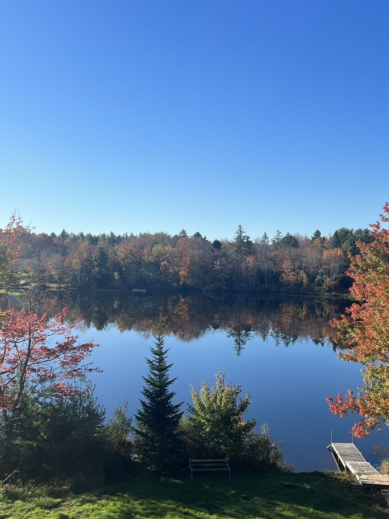 Cozy Lakefront House in Bedford