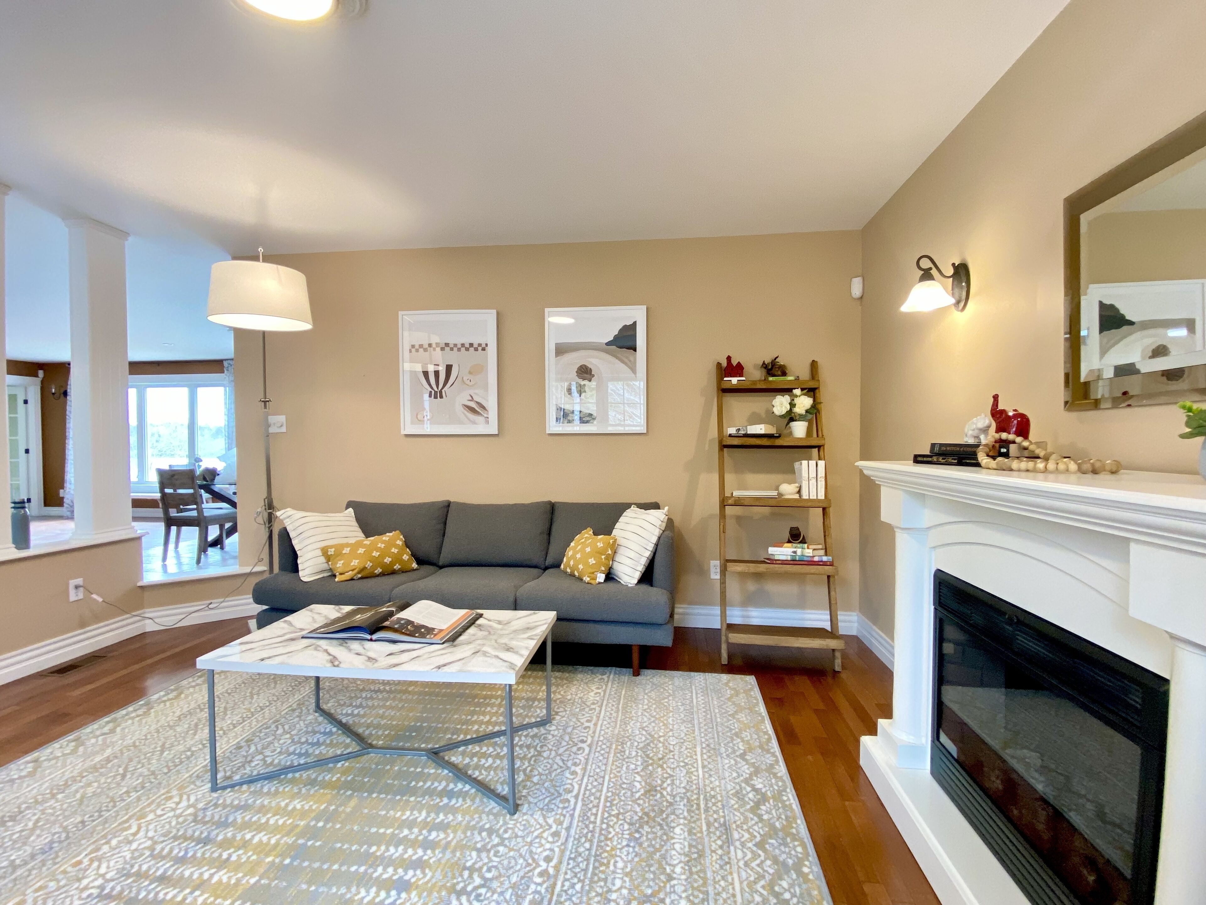 Cozy Lakefront House in Bedford