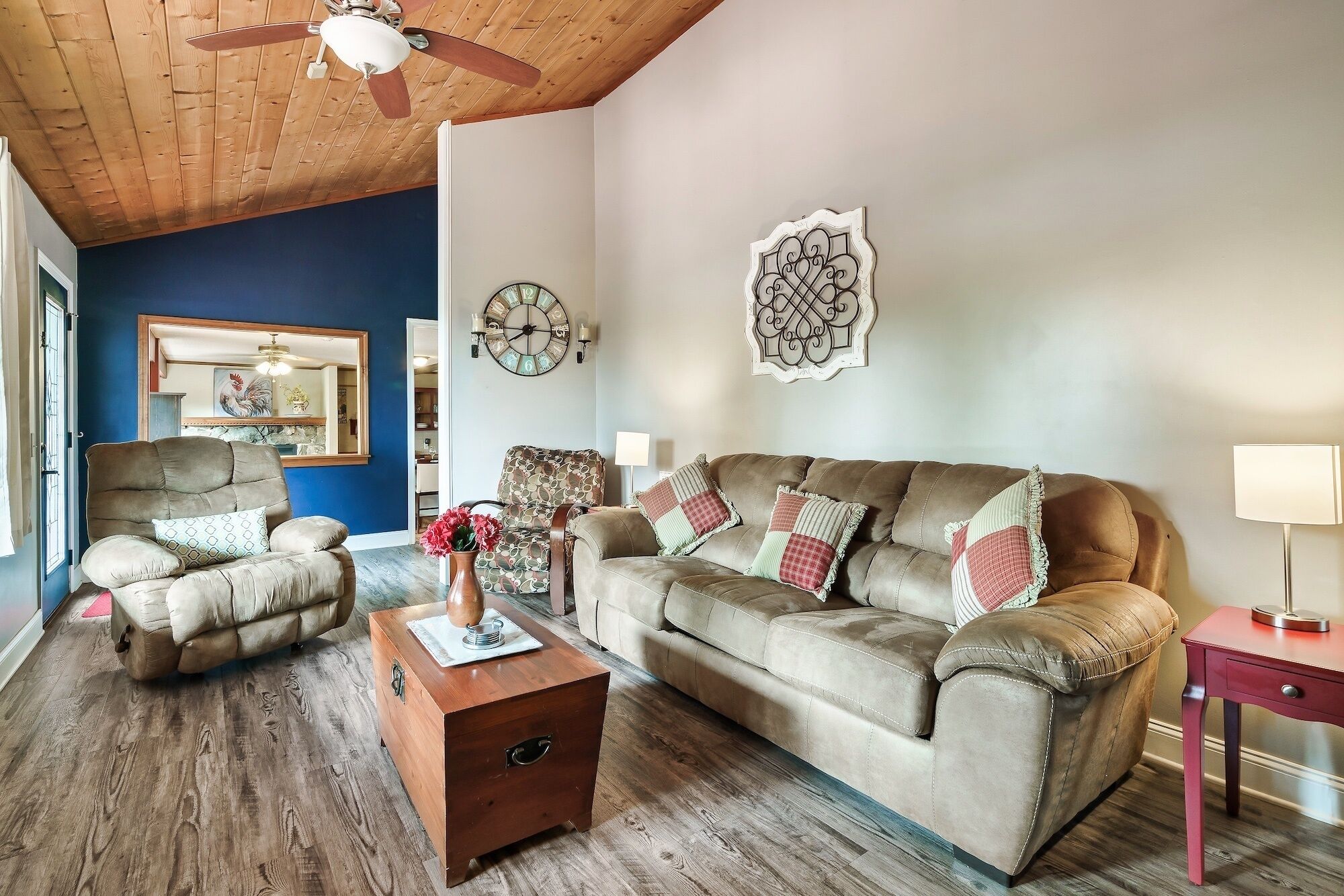 Charming Cabin, The Big Easy Cottage, with Large Mountain Views