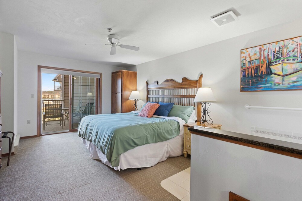 Waterfront Condo with Jetted Tub and Pool Access Sturgeon Bay Vrbo