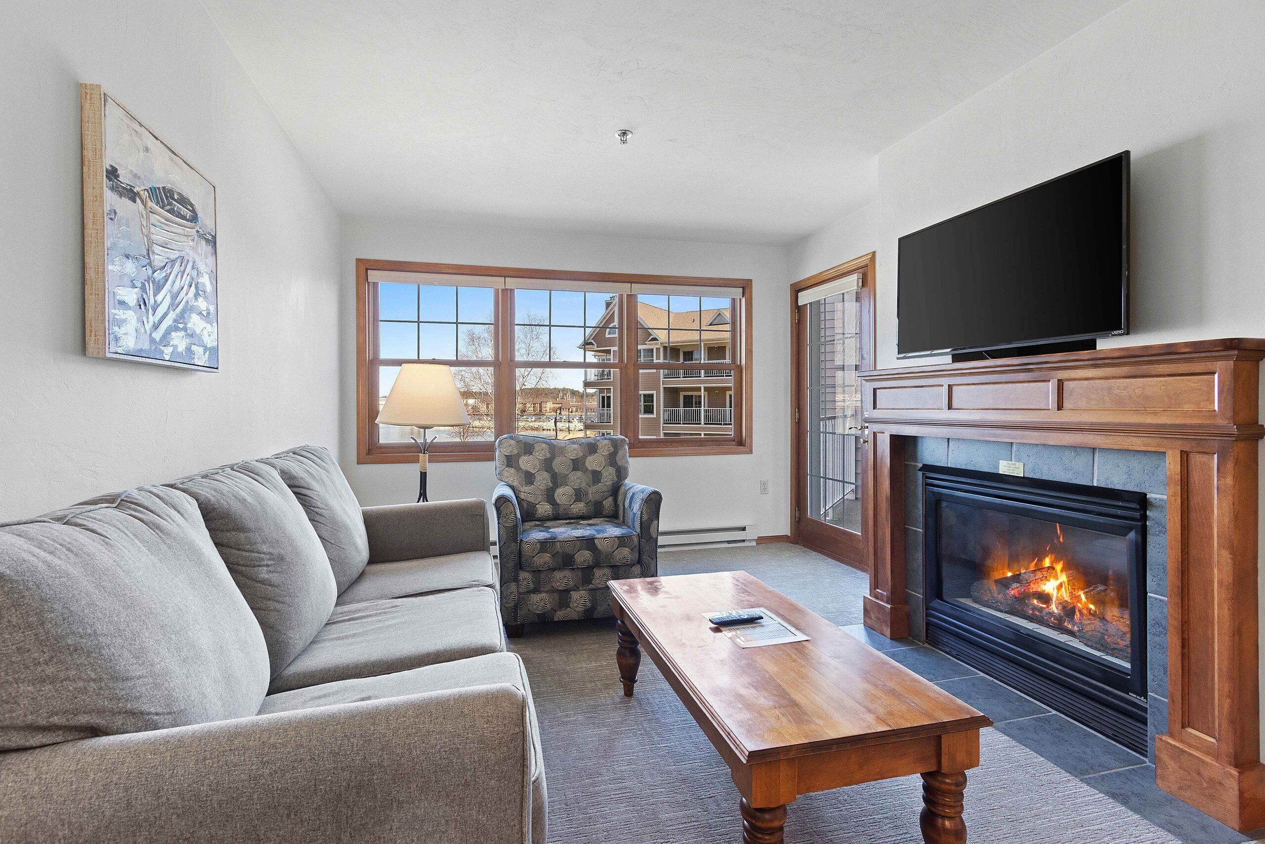 Waterfront Condo with Jetted Tub and Pool Access