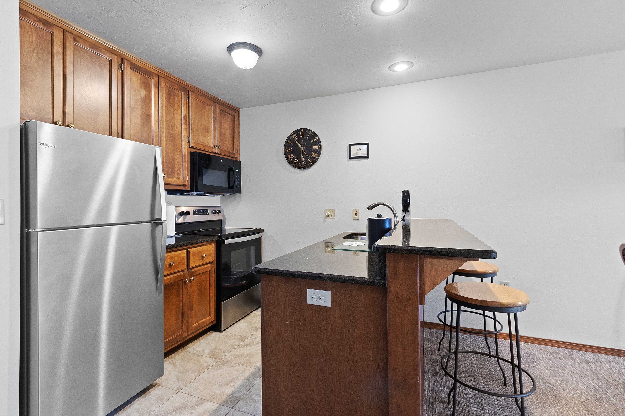 Waterfront Condo with Jetted Tub and Pool Access