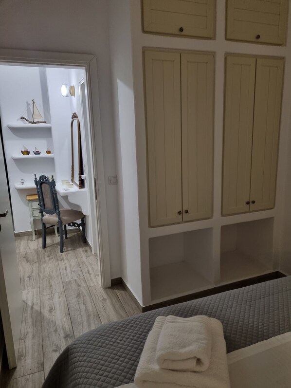 2 slaapkamers, een strijkplank/strijkijzer, wifi, beddengoed