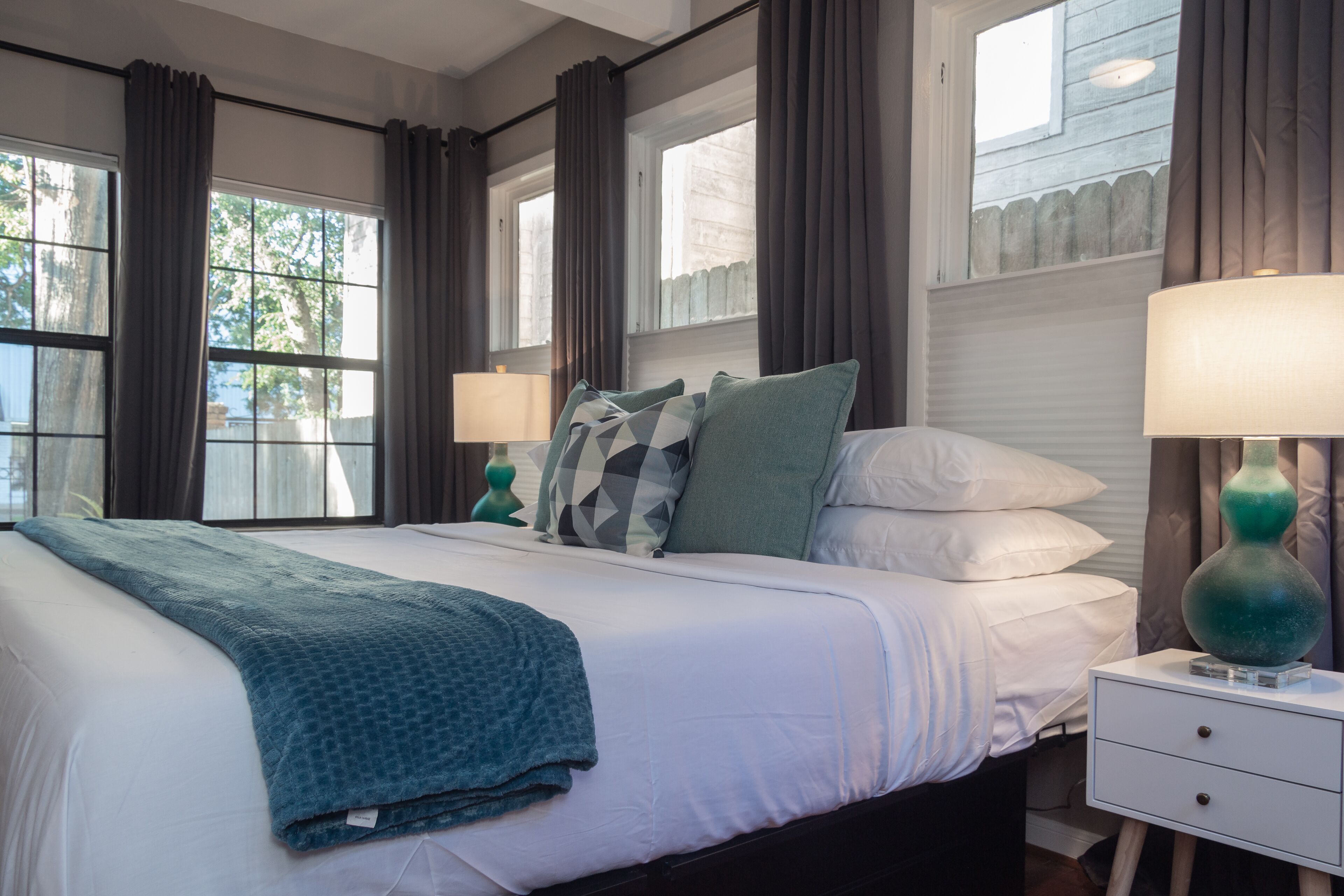 Your Montrose Gem! Sleeps 30/12BR/5.5BA/6PA