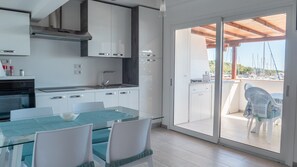 Réfrigérateur, four, plaque de cuisson