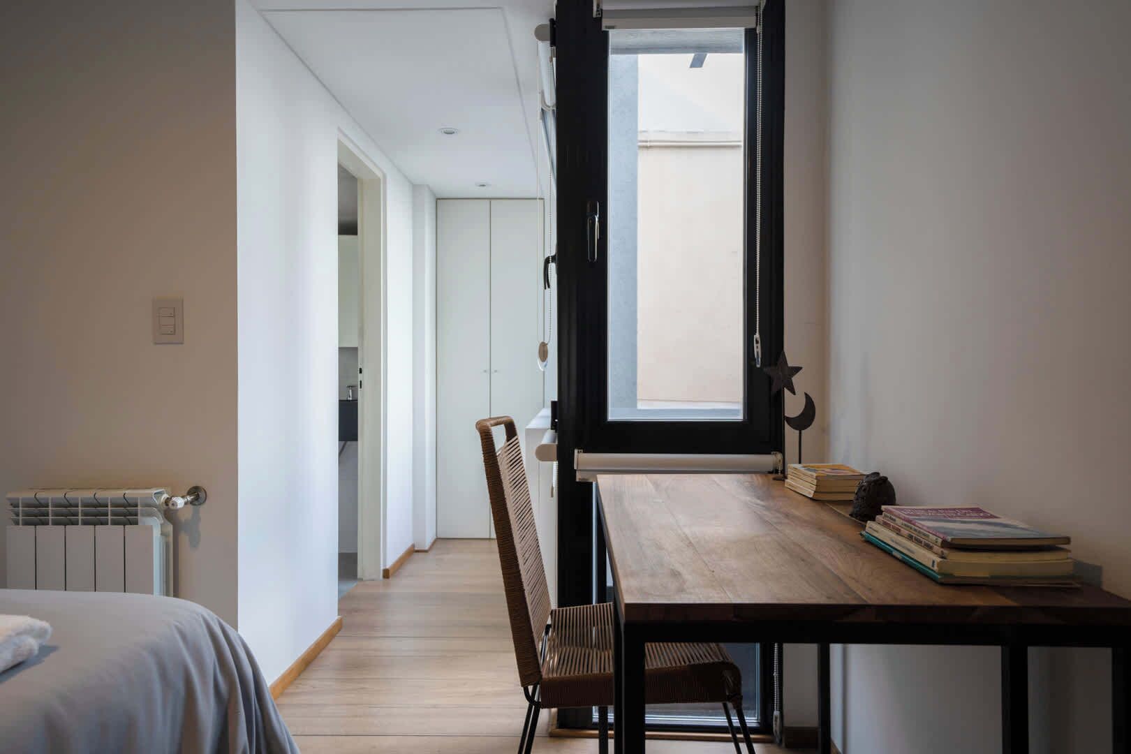 3 habitaciones, tabla de planchar con plancha, wifi y ropa de cama 