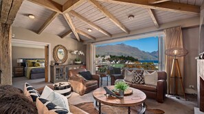 Smart TV, fireplace - The Village Green Apartment (Queenstown)