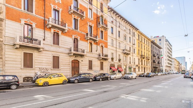 A row of multi-story buildings with a mix of architectural styles, including ornate balconies and large windows. - [Mini Loft Milano-Buenos Aires] WiFi-Netflix-Metro (Milano)
