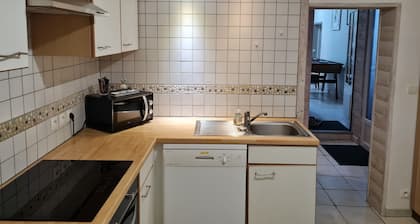 Maison mitoyenne avec vue sur les marais et terrain de petanque !