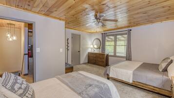 4 bedrooms, iron/ironing board, WiFi, bed sheets