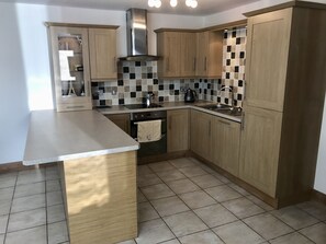 Kühlschrank, Mikrowelle, Ofen, Geschirrspüler