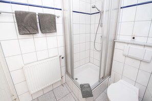 Hårtørrer, håndklæder