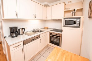 Køleskab, mikrobølgeovn, ovn, kogeplade