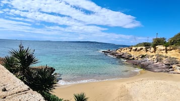 Sun loungers, beach towels