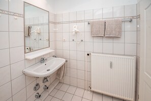 Bruser, hårtørrer, håndklæder