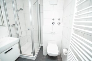 Shower, hair dryer, towels - Haus Kalfamer Wohnung 8/9 (Norderney)
