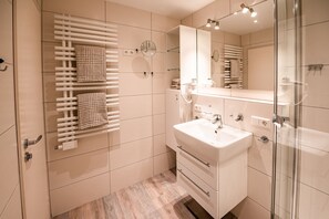 Shower, hair dryer, towels