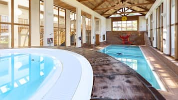 Indoor spa tub