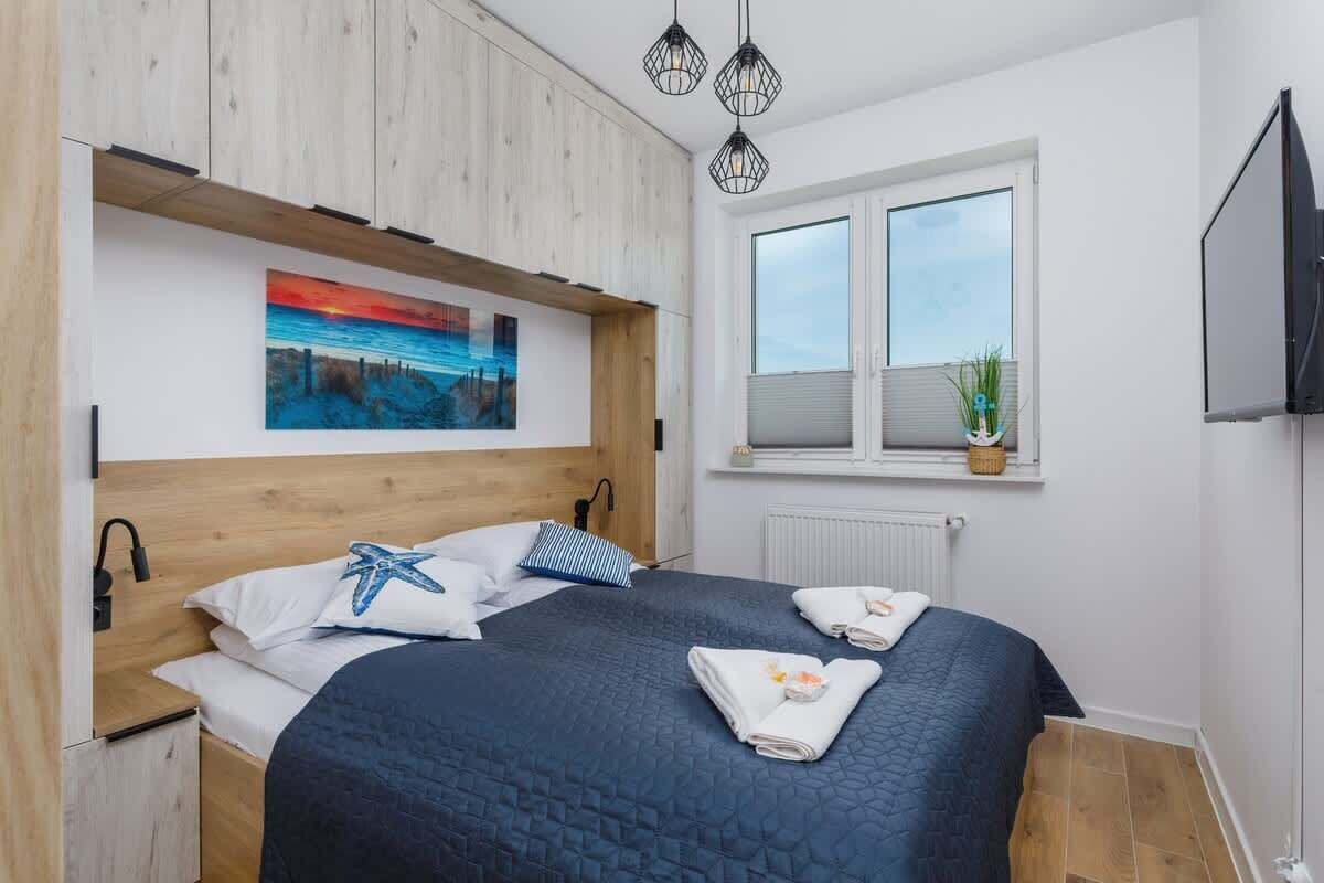 1 dormitorio, tabla de planchar con plancha, wifi y ropa de cama
