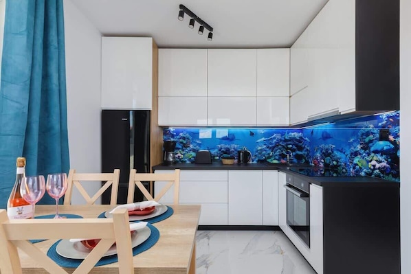 Fridge, microwave, oven, stovetop