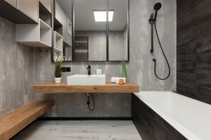 Bathtub, shampoo