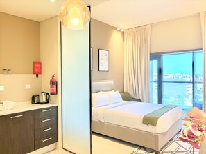 Huoneisto (0 Bedroom) | Silitysrauta/-lauta, vuodevaatteet
