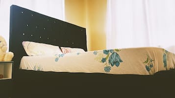 Classic-Doppelzimmer, 1 Doppelbett, Raucher, Bergseite | Bügeleisen/Bügelbrett, kostenloses WLAN, Bettwäsche, Rollstuhlgeeignet