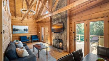 Een smart-tv en een open haard