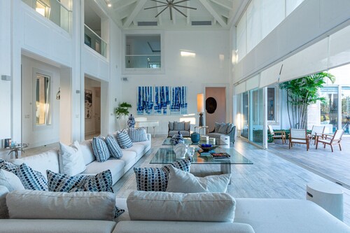 Luxury Villa close to the Beach and Marina