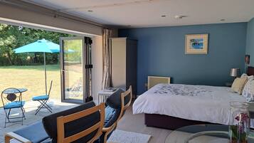 1 Schlafzimmer, Schreibtisch, BĂŒgeleisen/BĂŒgelbrett, kostenloses WLAN