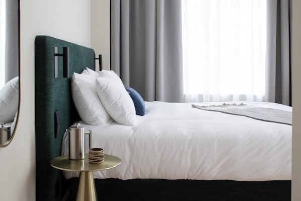 Laptop workspace, iron/ironing board, free WiFi, bed sheets