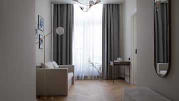 Habitación panorámica | Zona de estar | Televisión LED de 55 pulgadas con canales por cable, una televisión