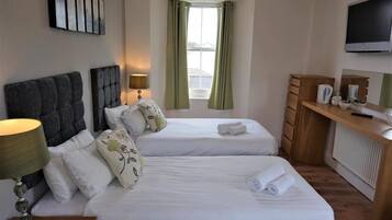 Twin Room | Desk, laptop workspace, free WiFi