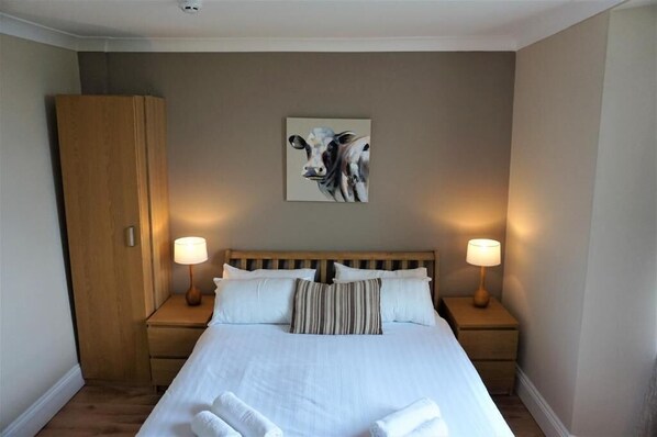 Tweepersoonskamer | Een bureau, een laptopwerkplek, gratis wifi