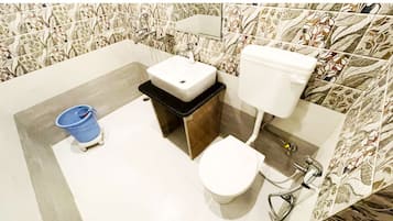 Luxury Quadruple Room | Bathroom