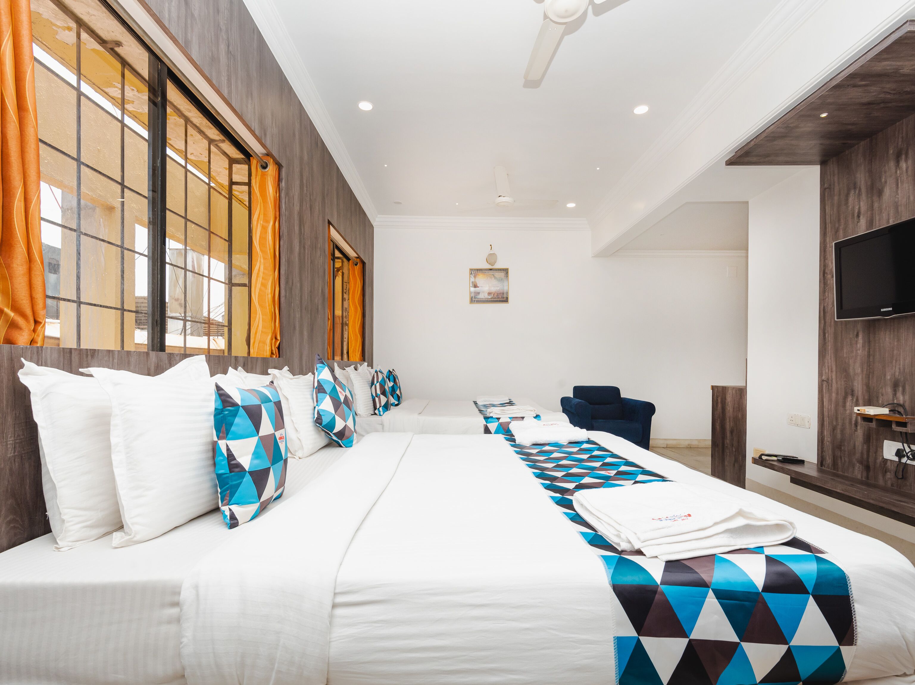 Foto - Hotel Galaxy Opp Surat Railway Station