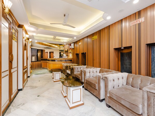 Lobby sitting area - Hotel Galaxy (Surat)