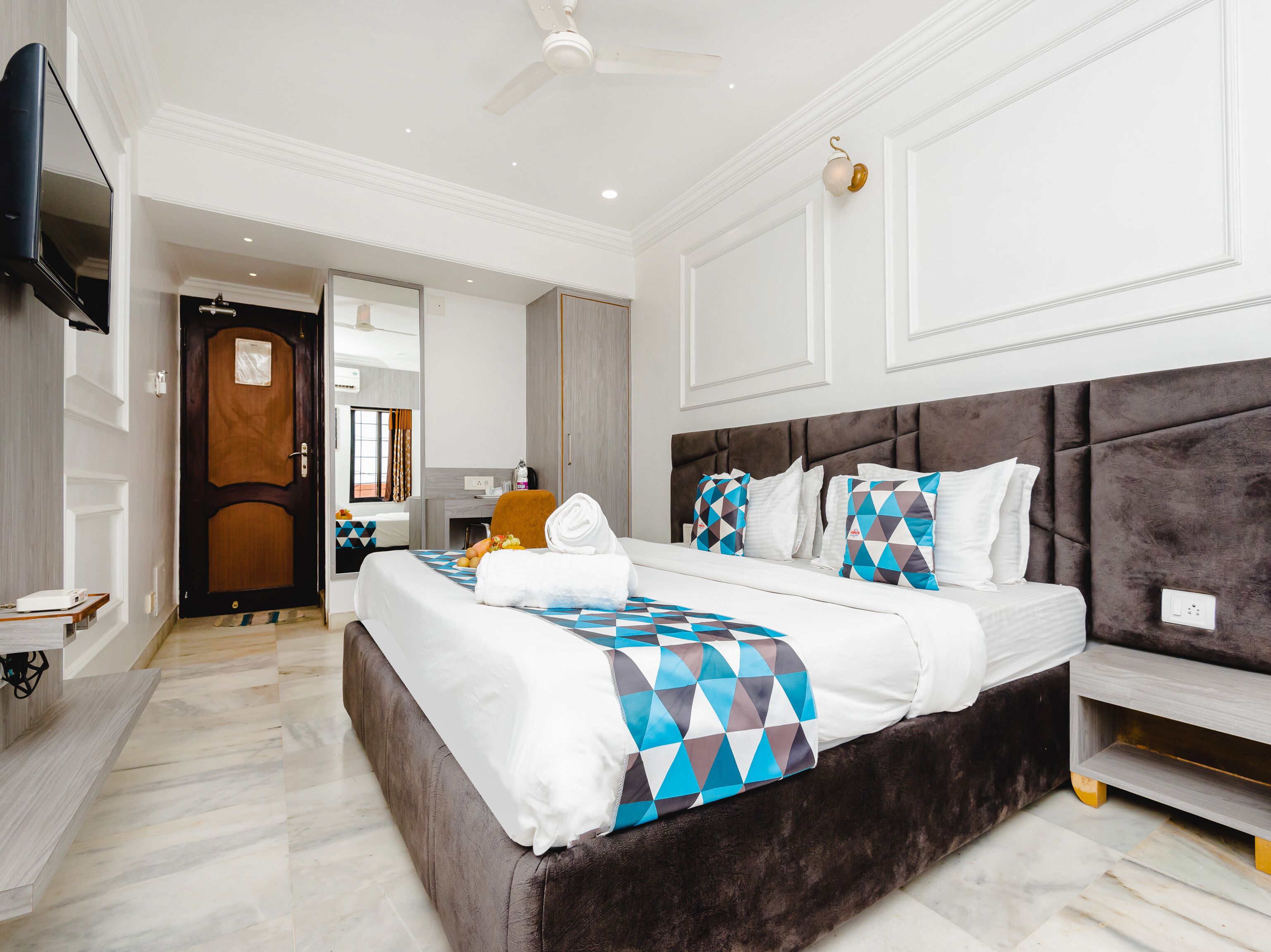 Foto - Hotel Galaxy Opp Surat Railway Station