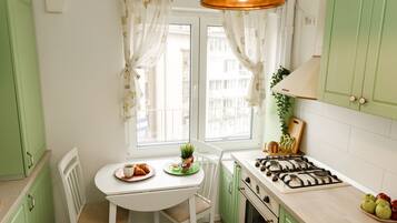 Departamento exclusivo | Cocina privada | Microondas, horno, cafetera de espresso y cafetera y tetera