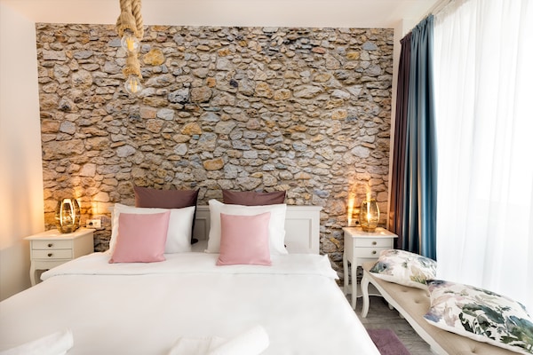 Exclusive Apartment | 1 bedroom, in-room safe, individually decorated, individually furnished