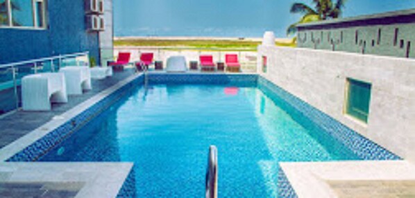 حمّام سباحة خارجي