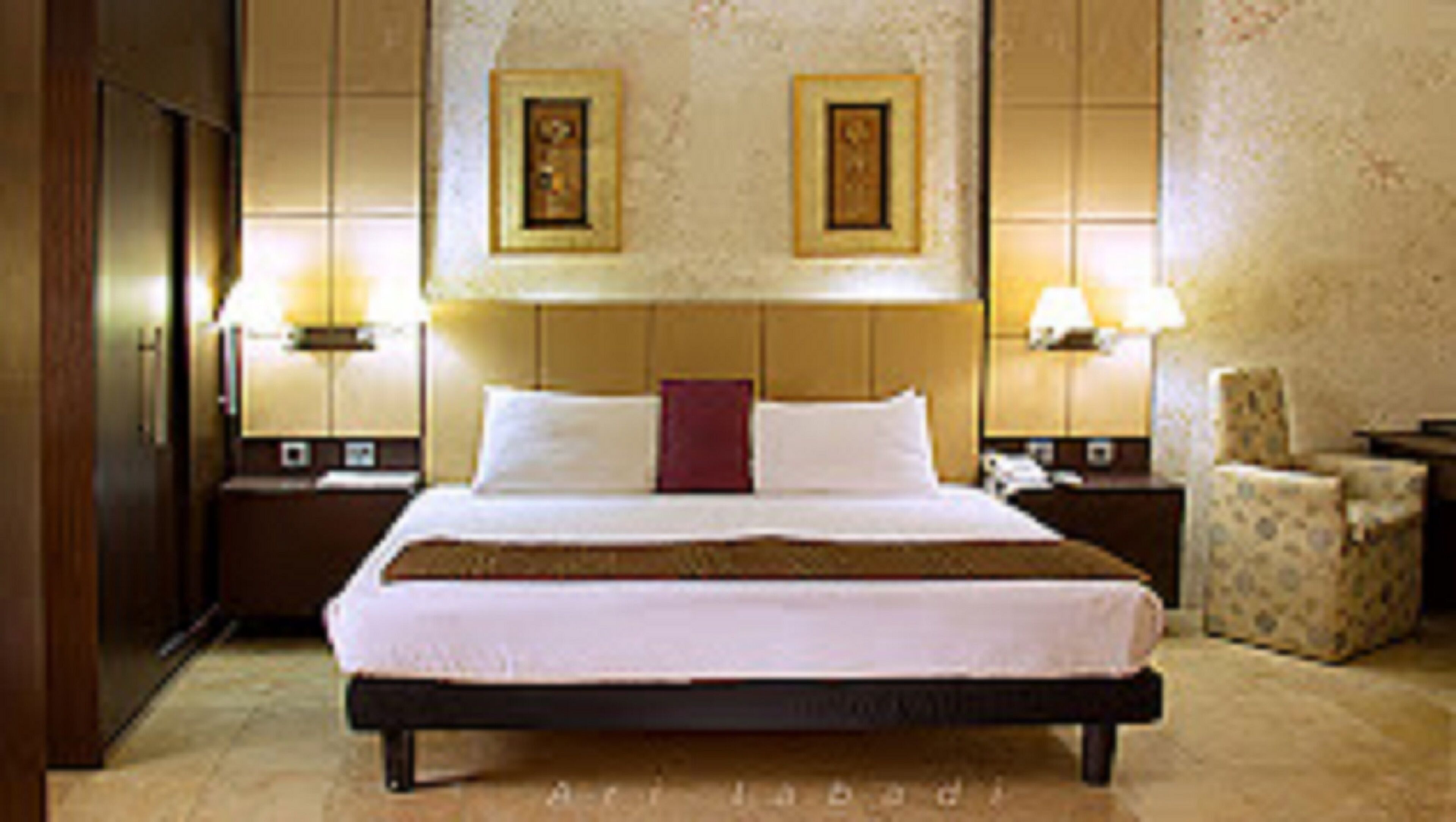 Sengetøy av topp kvalitet, dundyner og skrivebord